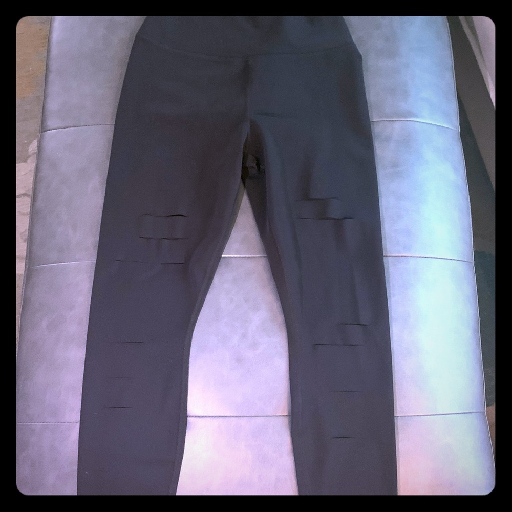ALO Peekaboo Razor Cut Black Leggings
